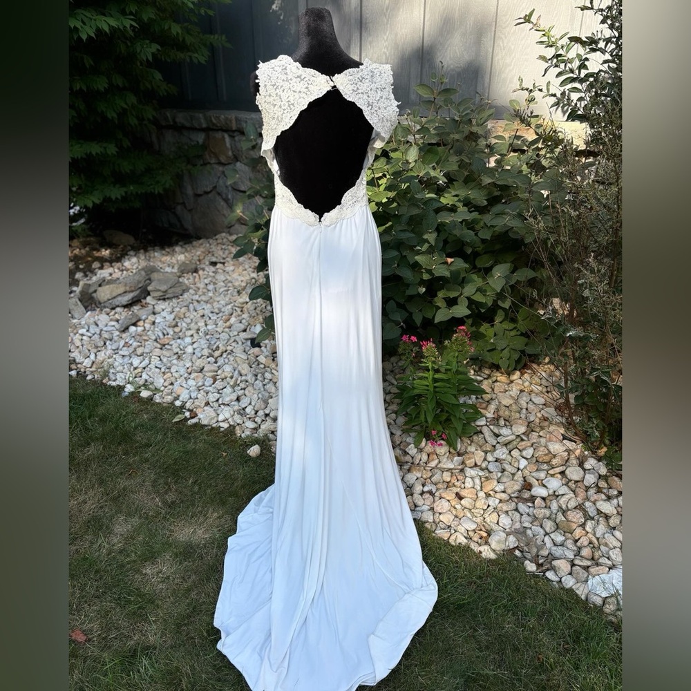 Davids Bridal lace trim open back Wedding Dress Ivory Size 6 Boho Bride